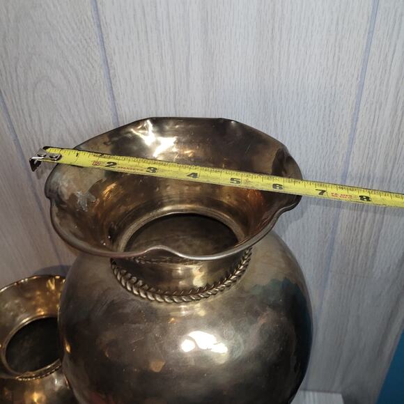 Vtg Hammered Brass Large Vase Set Of 2 Braided Rope Detail Urns Nautical MCM - Picture 7 of 8